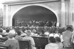 1940s-Kilties-on-bandshell